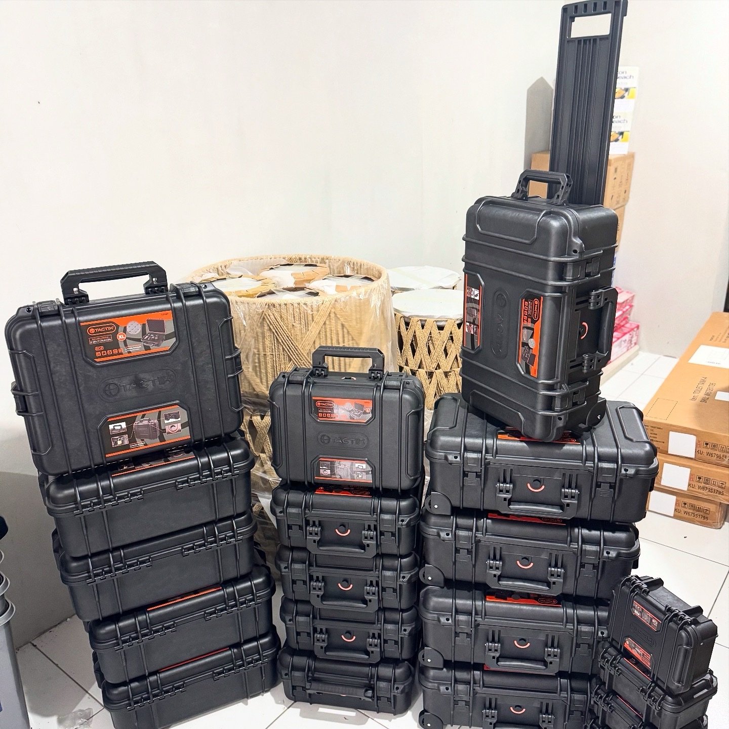 Tactix IP65 Weatherproof Tough
Storage Case XXL - Image 3